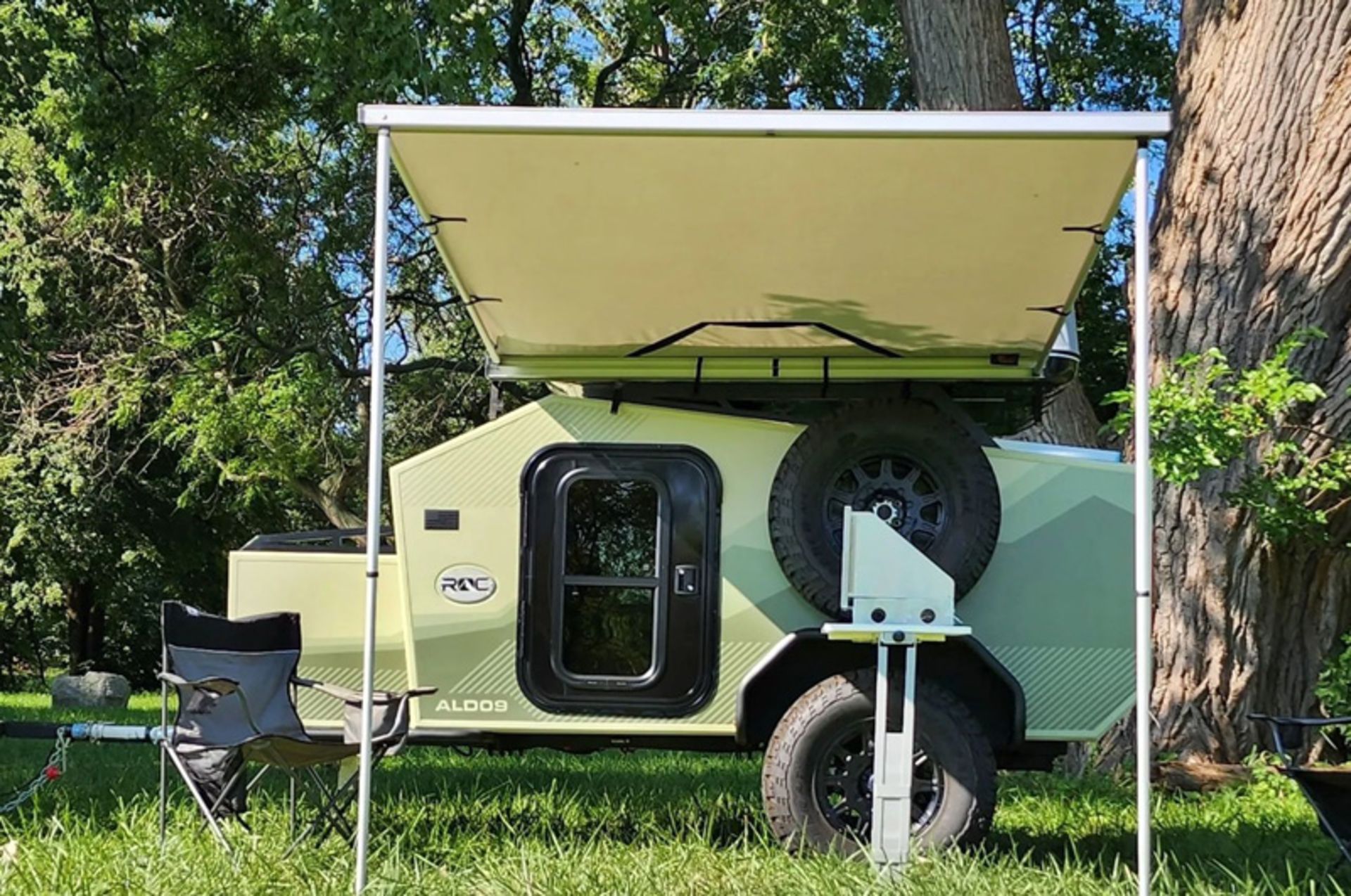 ALD09 camping trailer canopy in nature