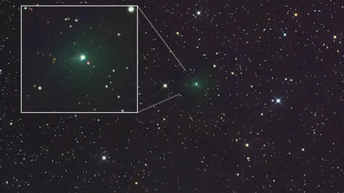 Atlas comet green during lunar eclipse