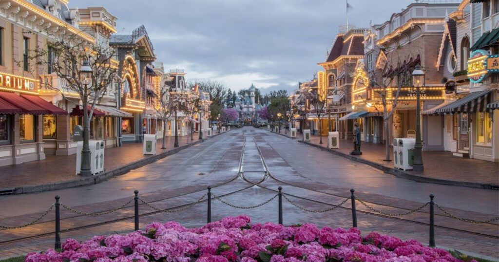 An image of the streets of Disneyland 