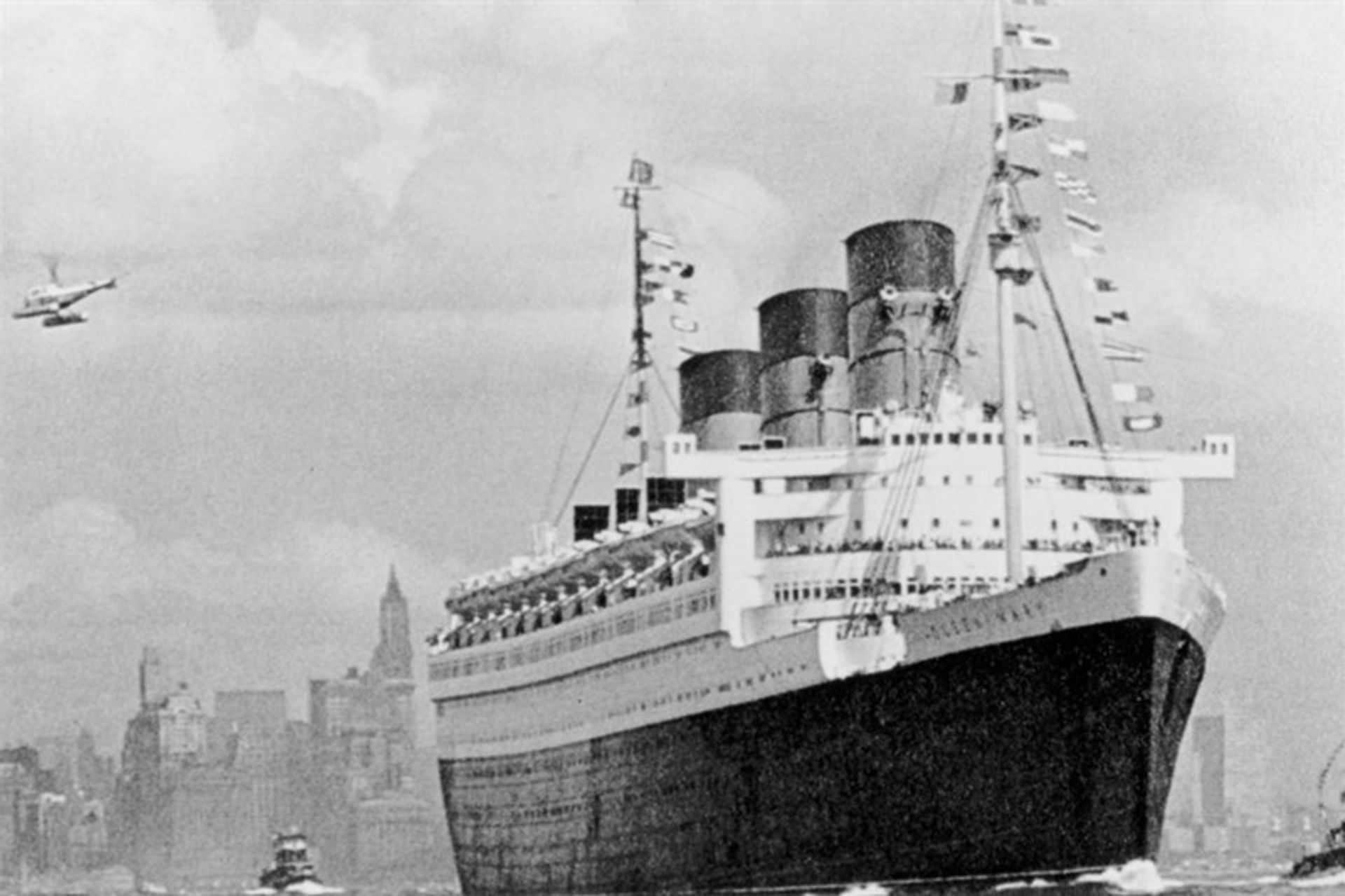Black and white image of the Queen Mary