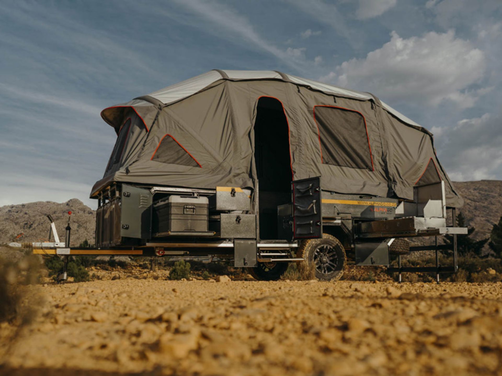 Alphagu caravan in the open mode