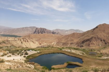 Iron Lake with transparent water and eye -catching nature