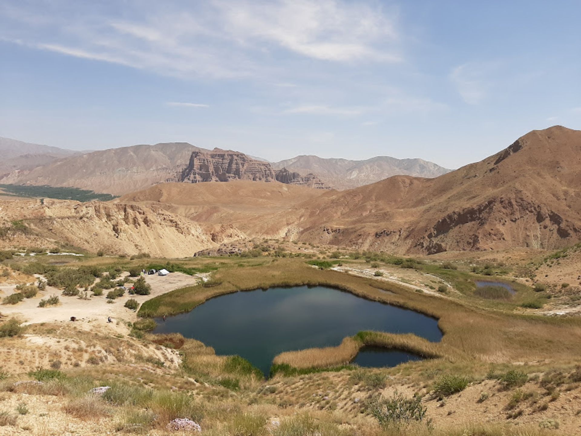Iron Lake with transparent water and eye -catching nature