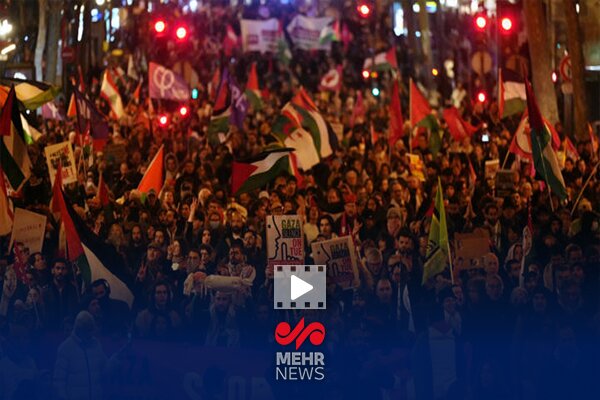 People in Milan blocked train stations in support of the Samud fleet