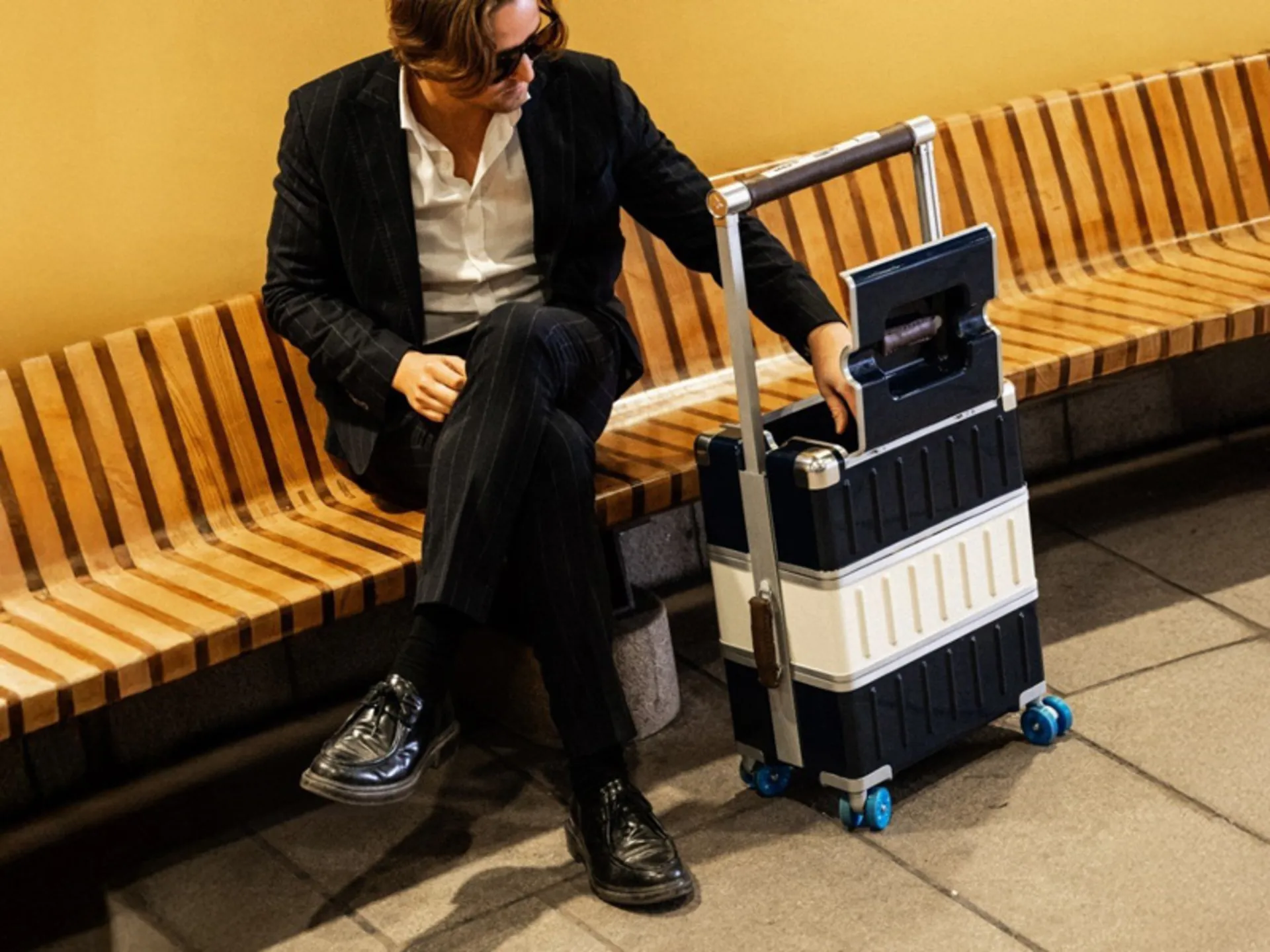 Use the luggage in the airport