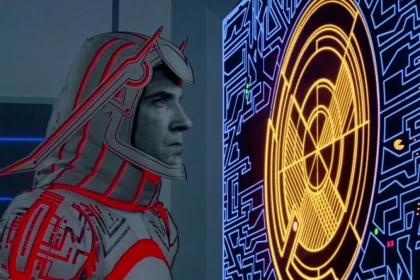 David Warner as Dillinger