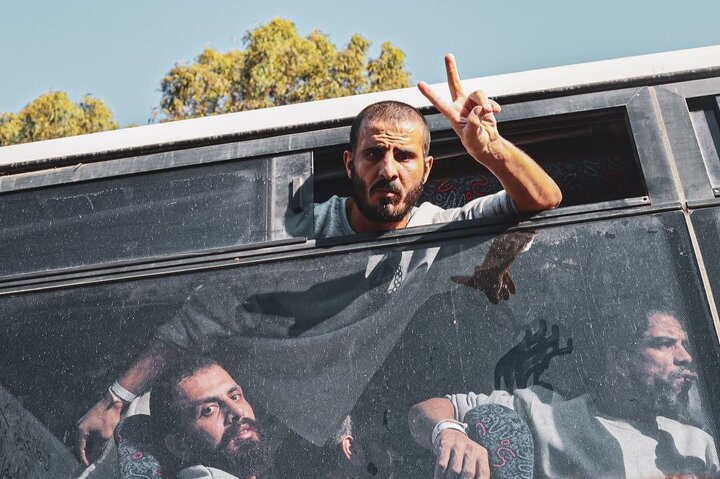 Welcoming Palestinian -free prisoners of cameras; Celebration of Victory + Photo