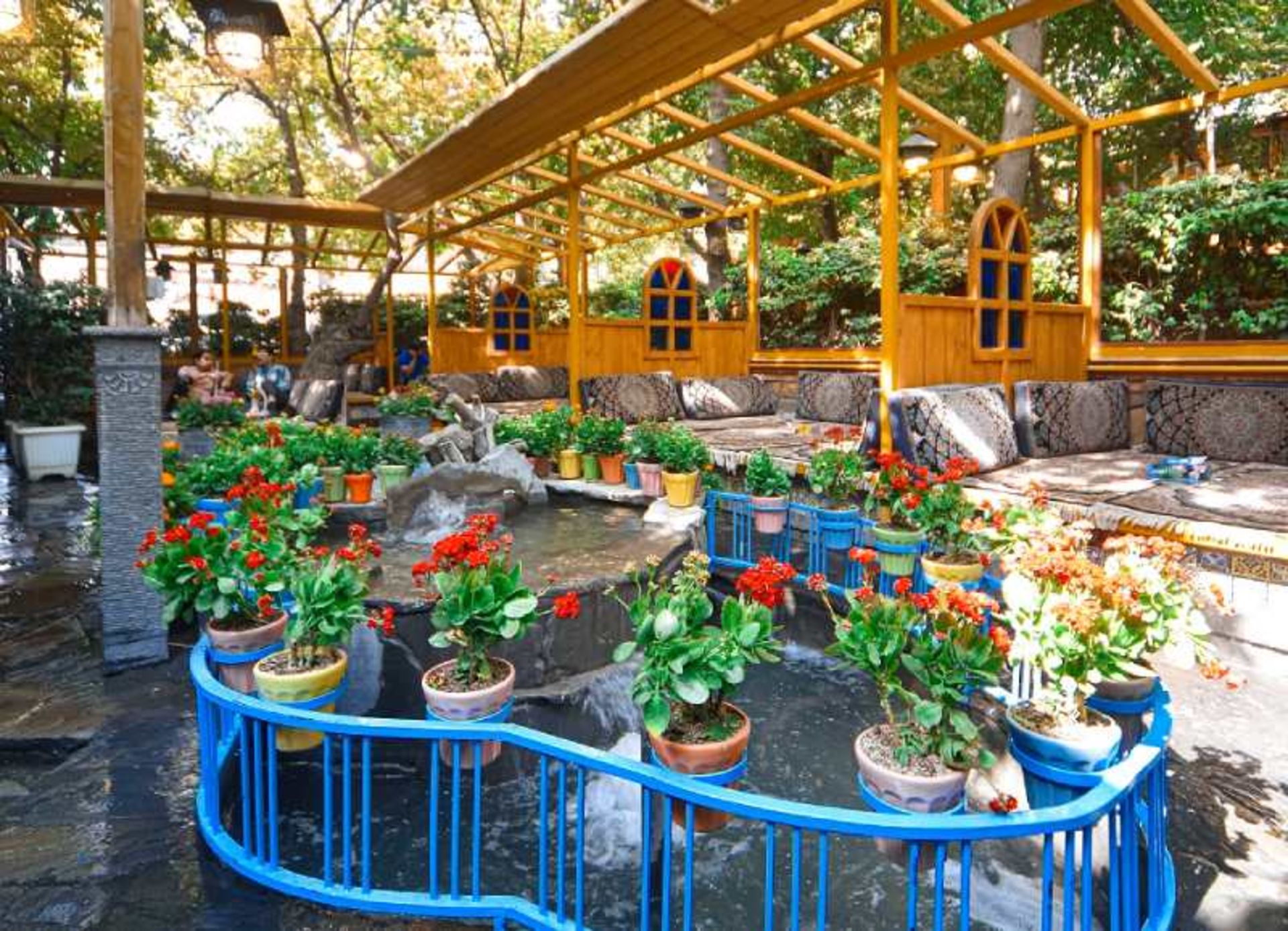 Hossein Farhzad restaurant garden open space