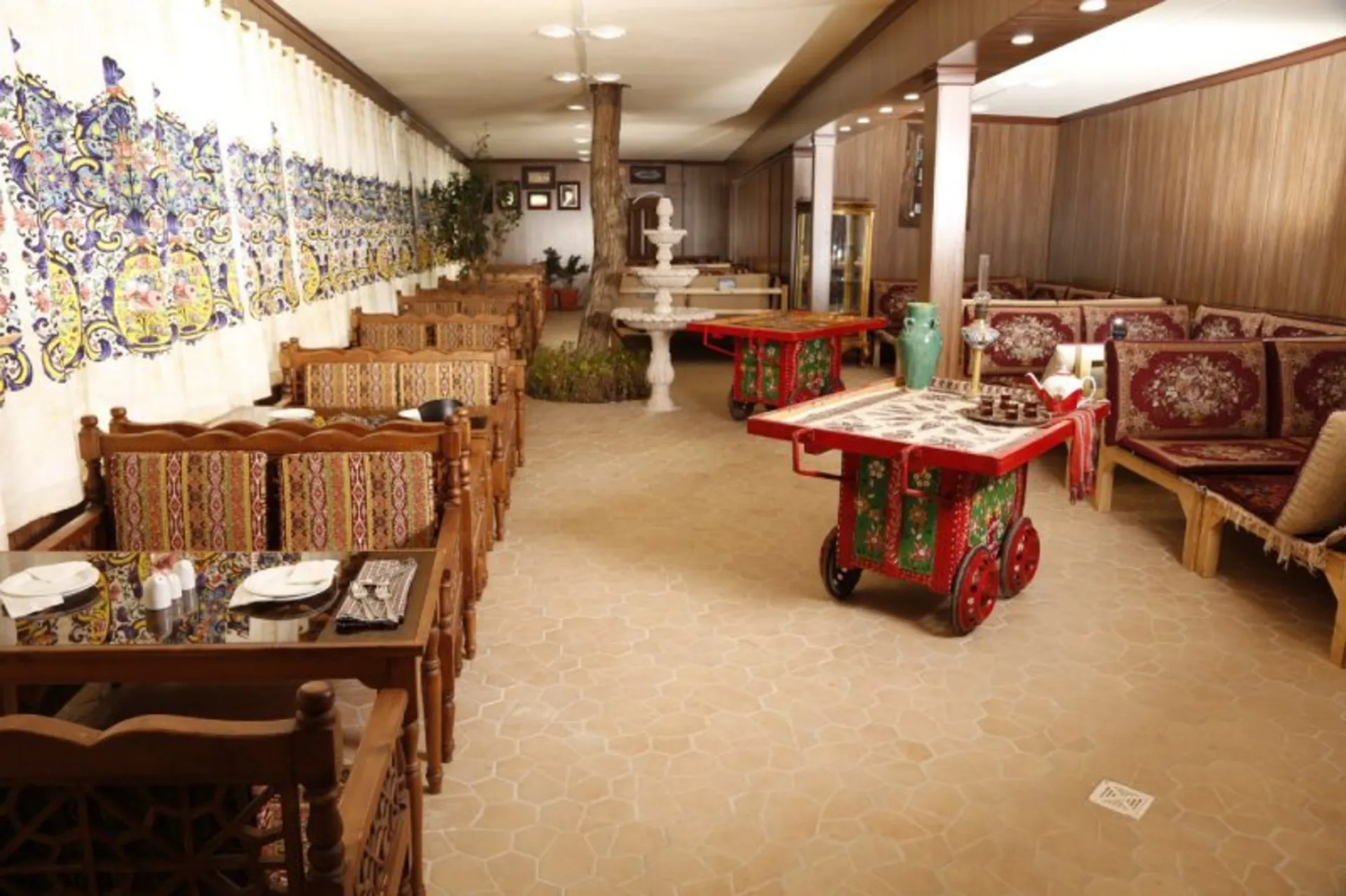 Biston Farhzad restaurant hall