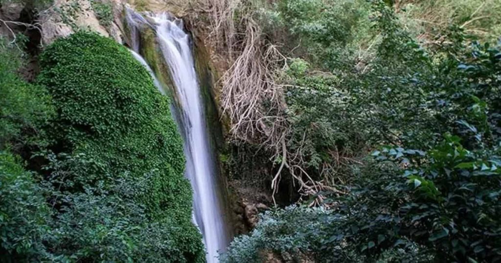 Dashtak Abraj Tenge Baraq waterfall