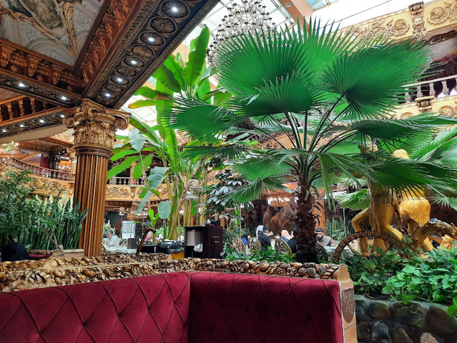 The luxurious atmosphere of Imani Restaurant Palace