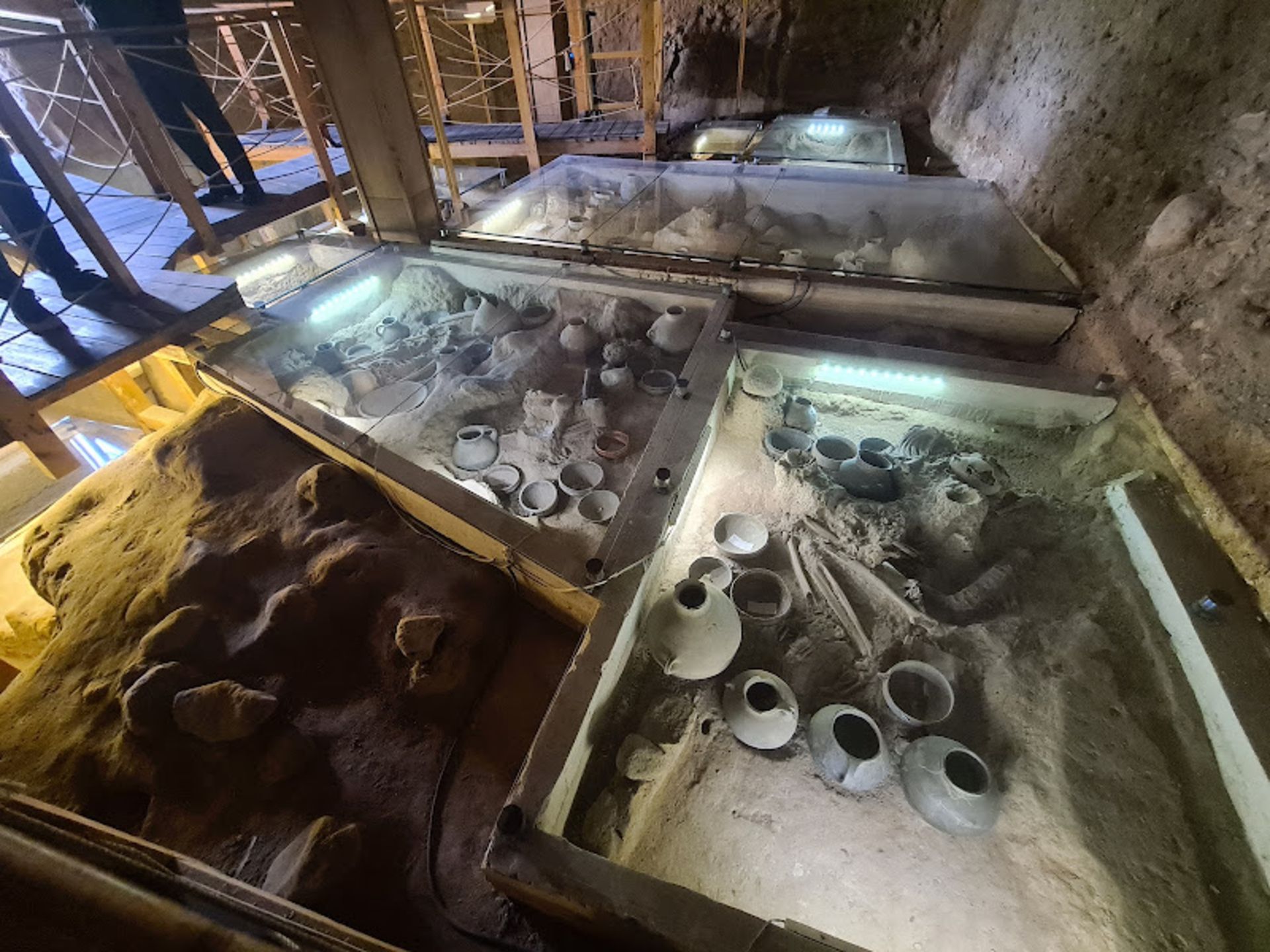 Bodies and objects discovered in the Iron Age Museum