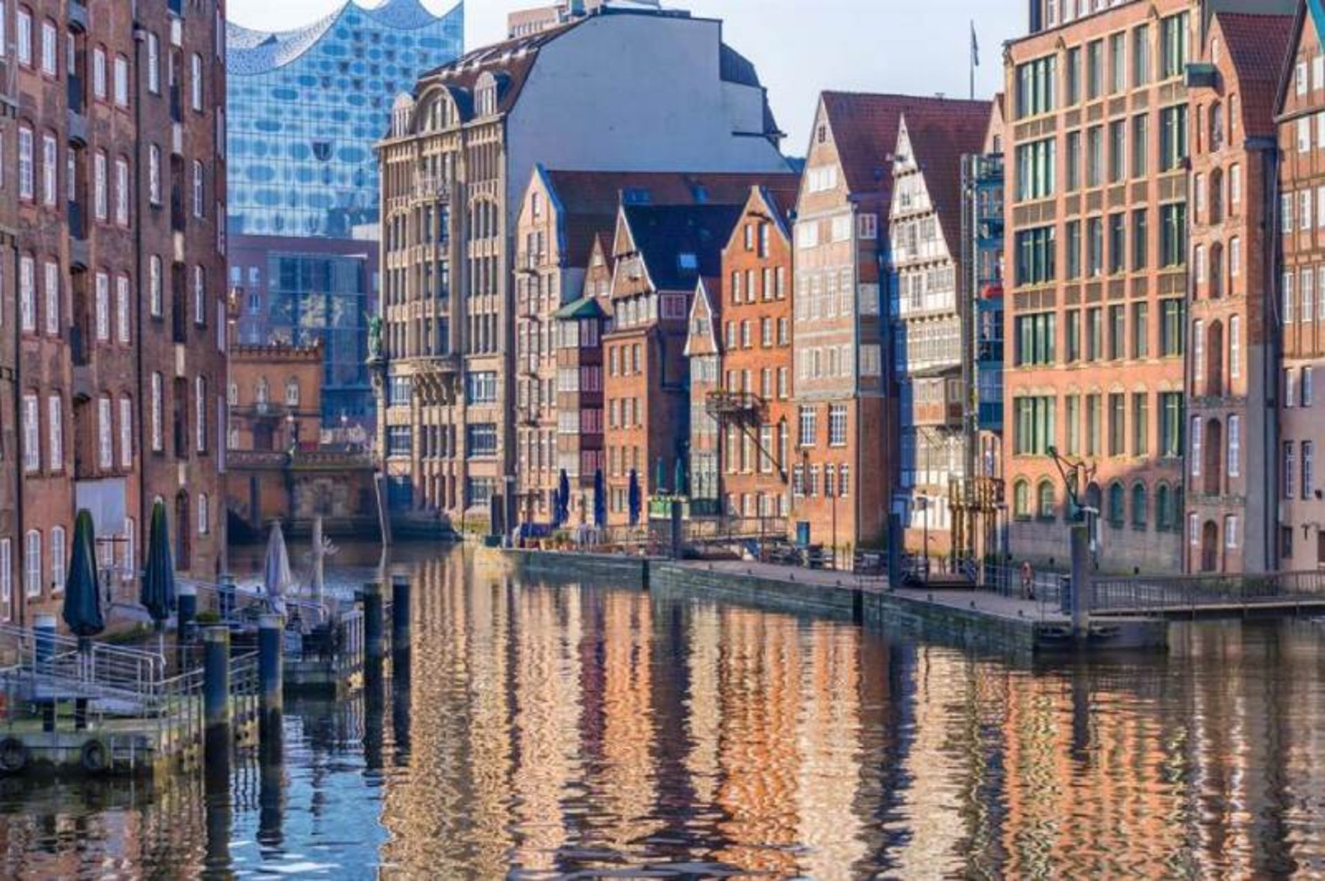 Buildings around the Nikolaifleet Canal, Germany