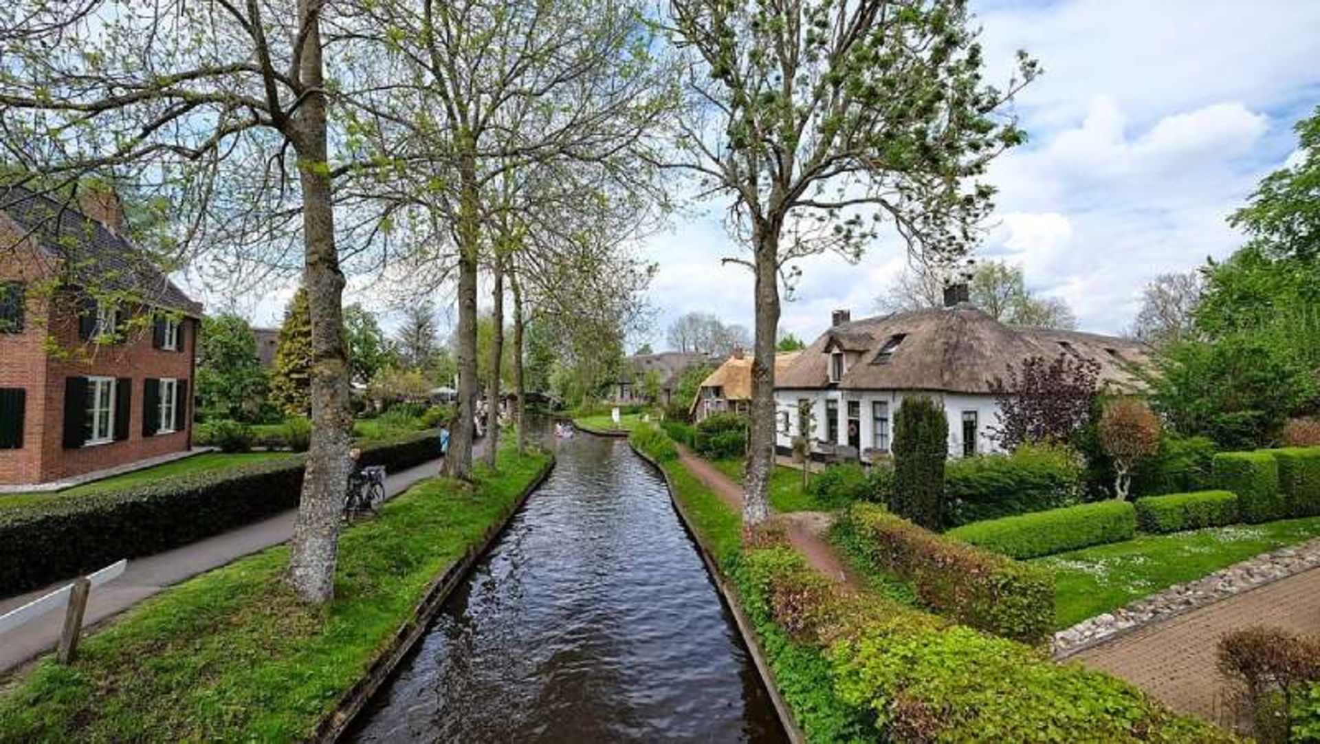 Giethoorn water canal and surrounding buildings in the village of Giethoorn, Holland