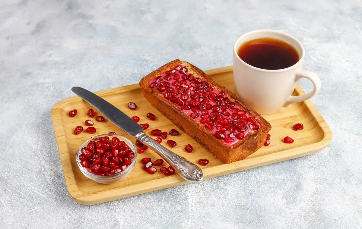 The last stage of preparing pomegranate jam
