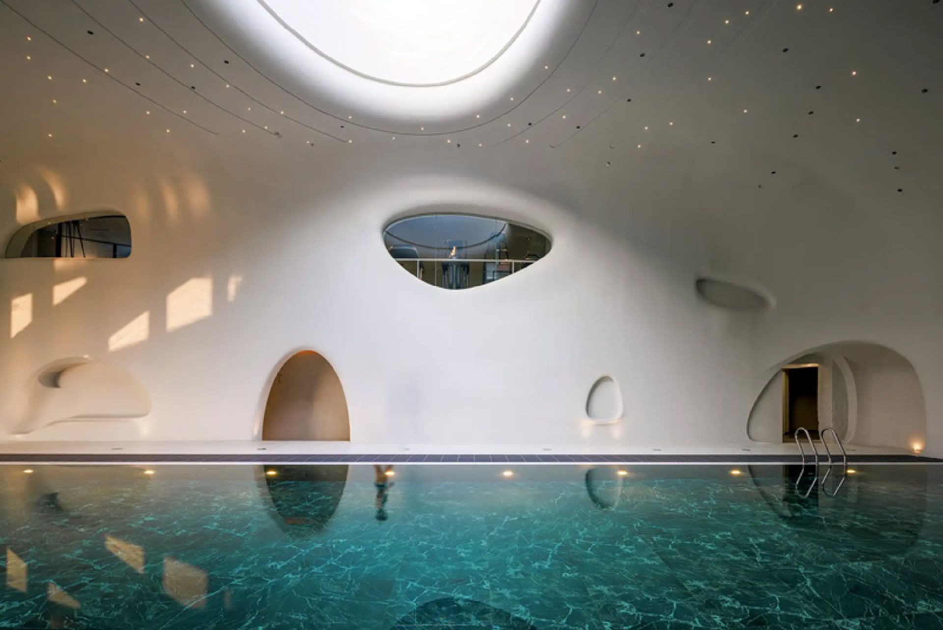 Zonhua rock hotel pool