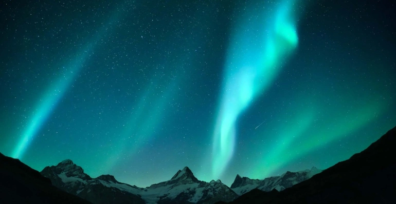 Watching Aurora in Battles