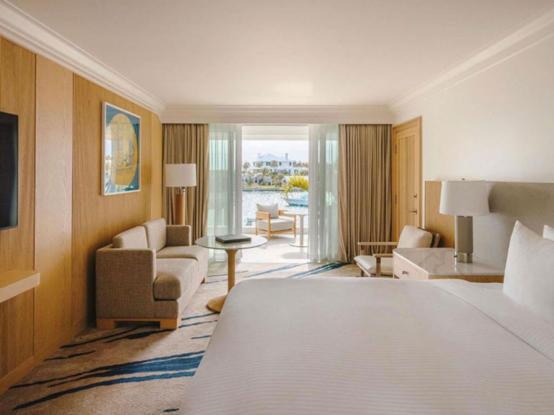 The minimal room of the Hamilton Princess Hotel in Bermuda 