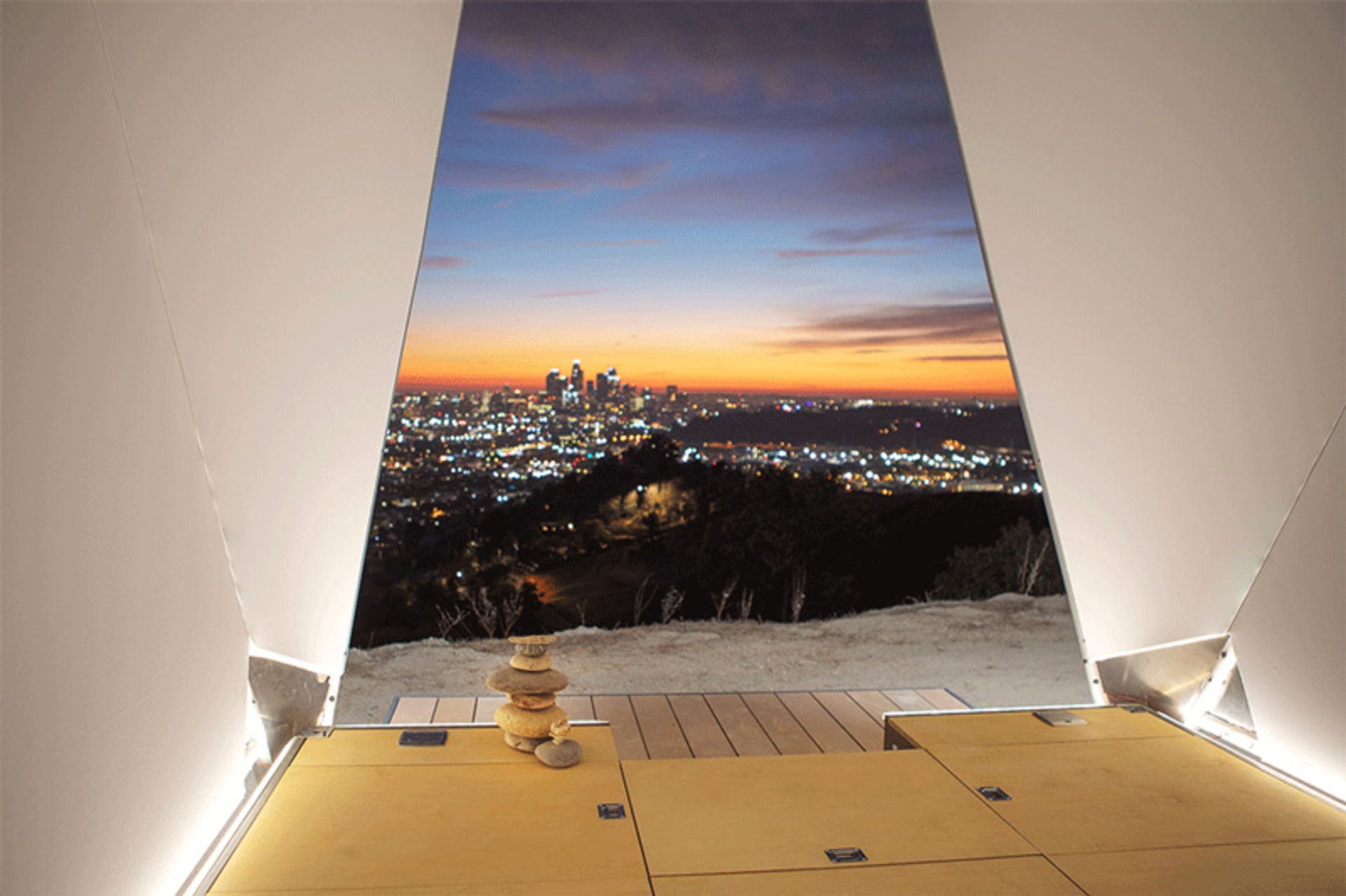 Jupe folding hut with city view