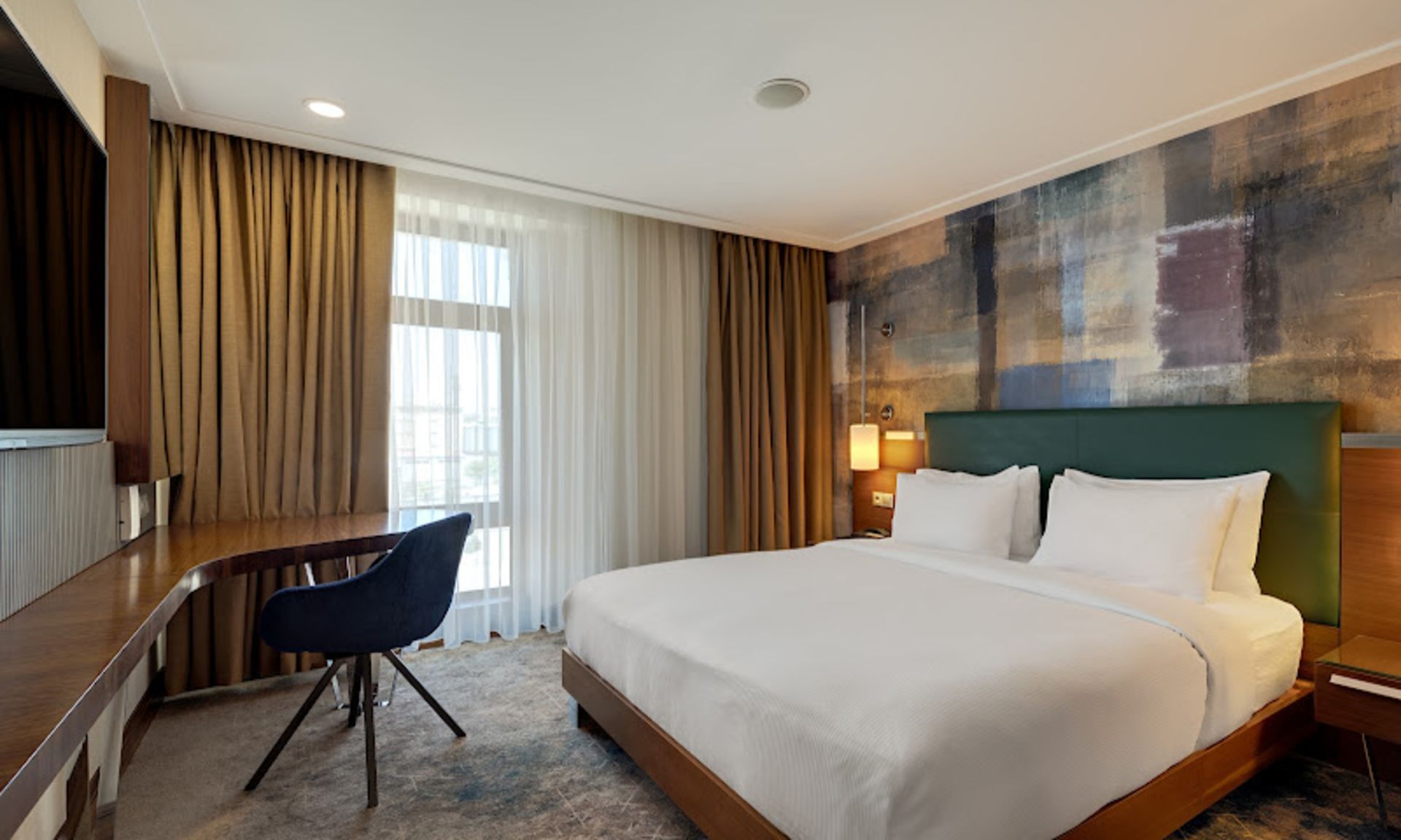 Double room with window in DoubleTree by Hilton Hotel