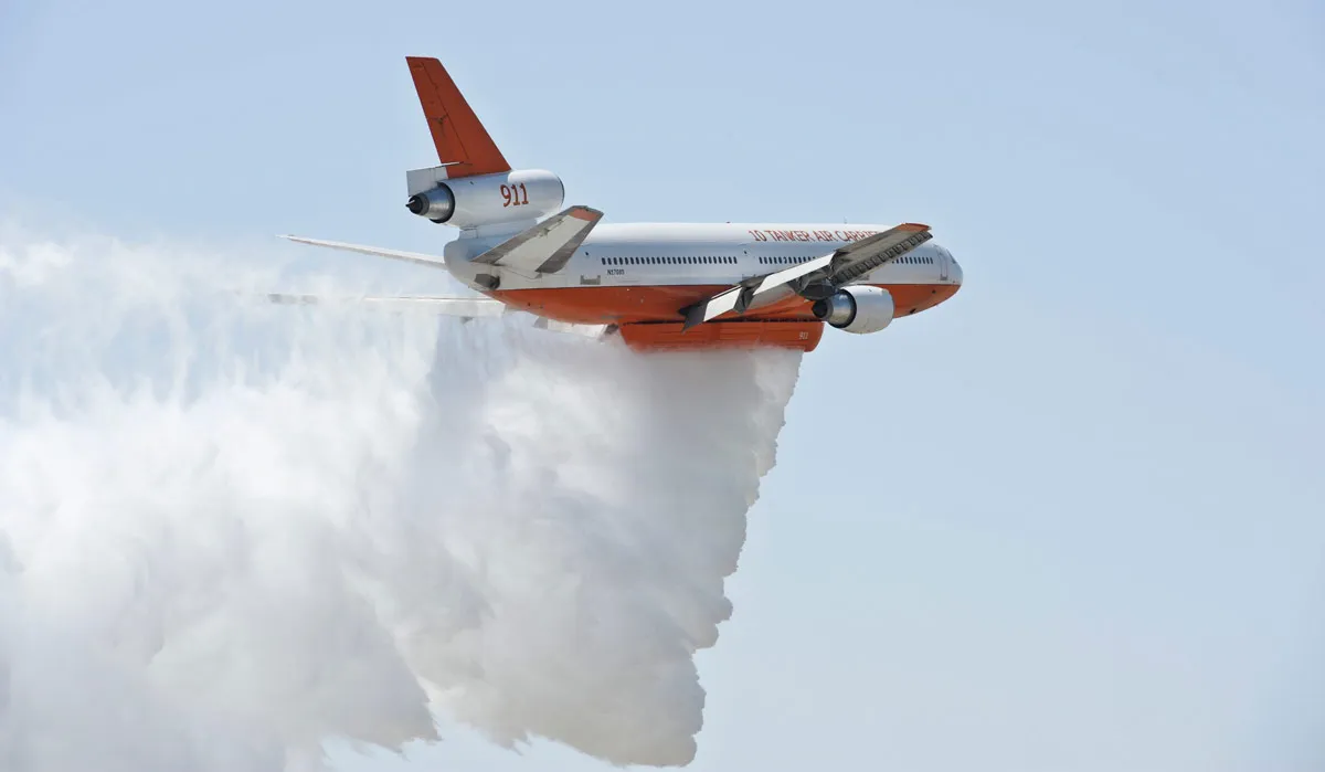 A modified DC plane for fire extinguishing