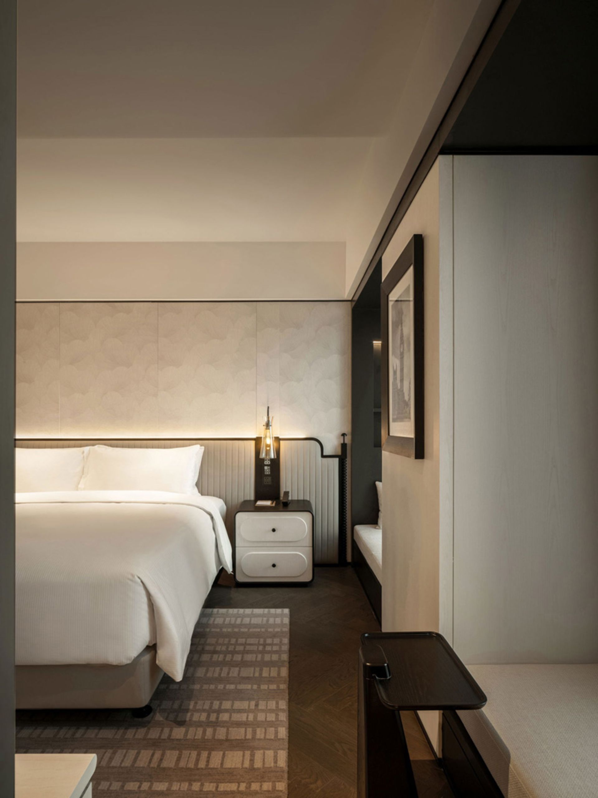 The bed of the Shanghai Hilton hotel room