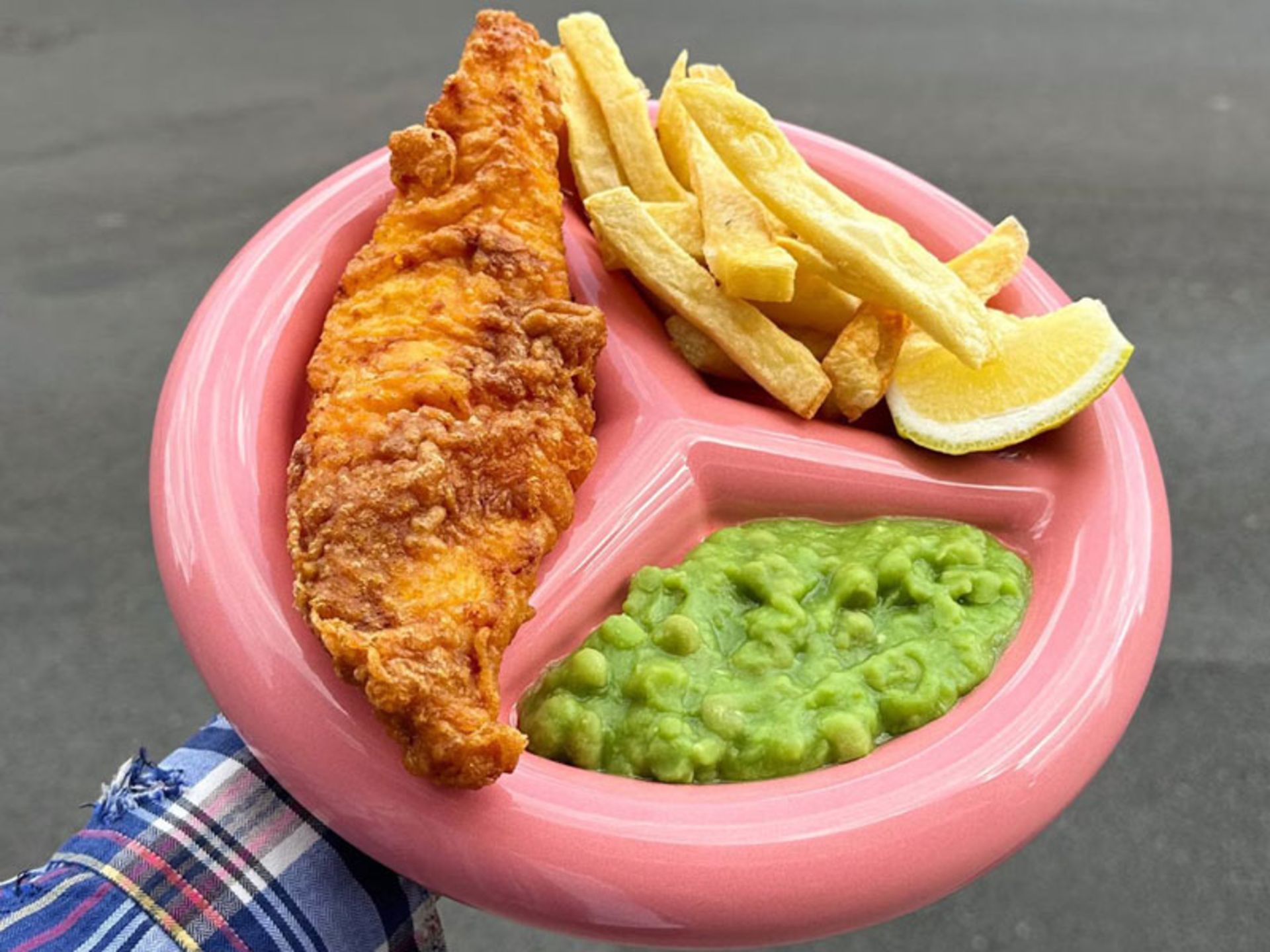 Food in Mercedes-Benz containers for glamping