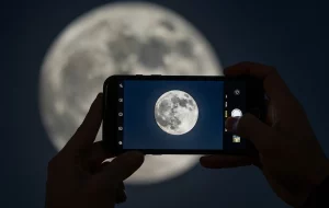 Photographing the moon with iPhone, Samsung and Xiaomi phones