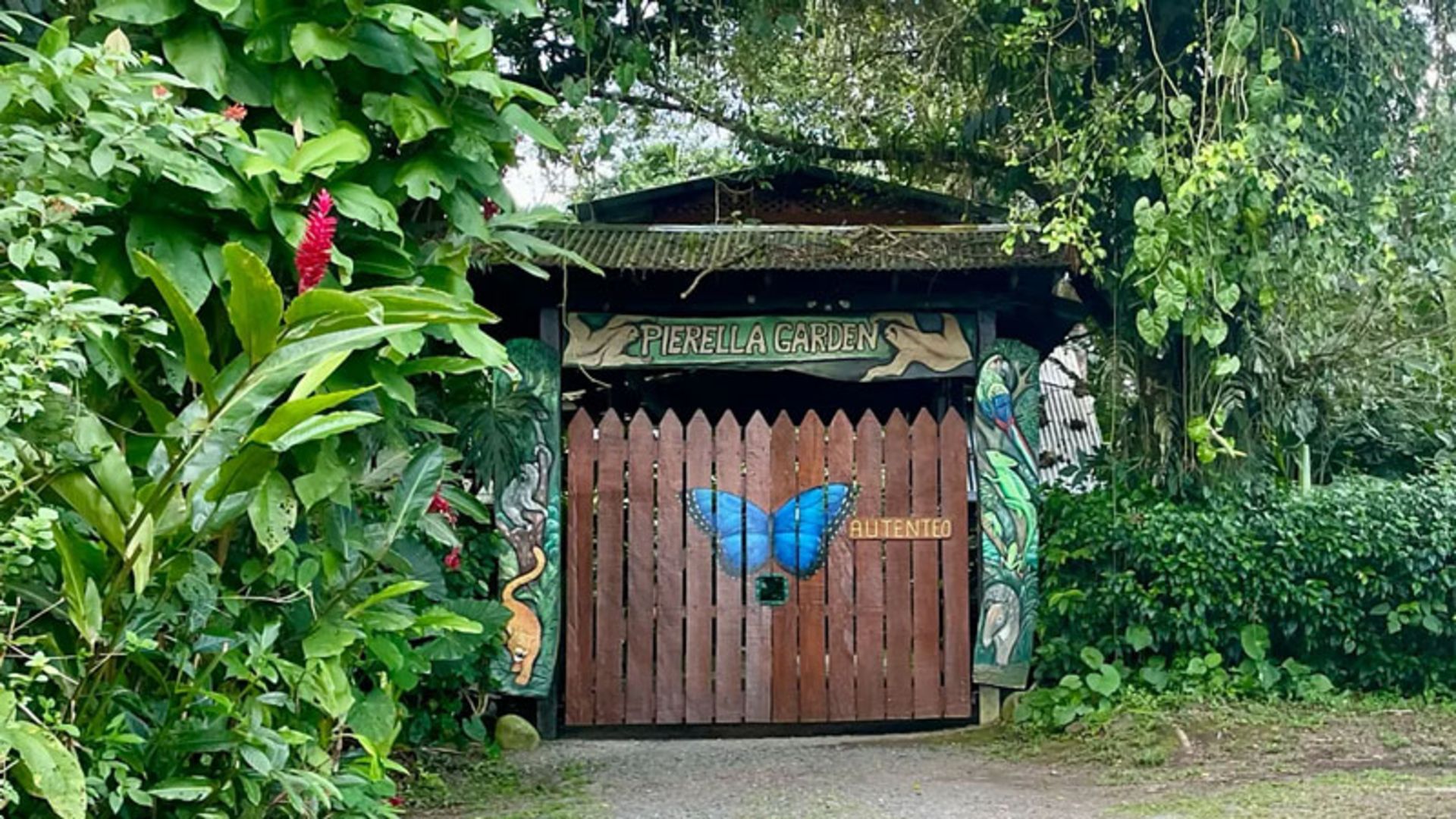 The wooden entrance gate to Pirela ecological garden