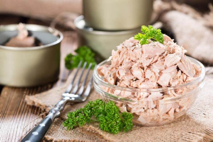 How many calories are in a can of oil-free tuna?