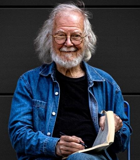 Mamdani is forced to adjust his political program/ no Republican has Trump's charisma