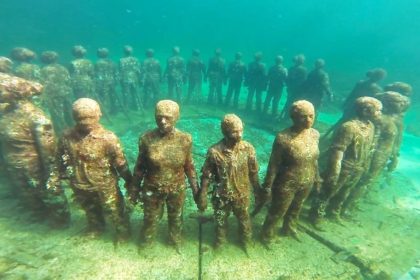 Children's sculpture in Moliner's underwater sculpture park