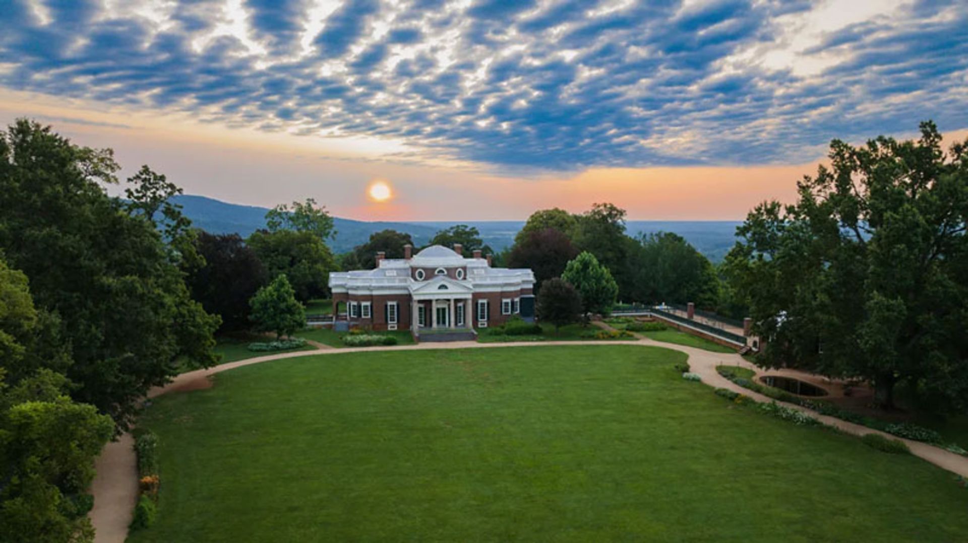 Monticello Mansion in Virginia at sunset