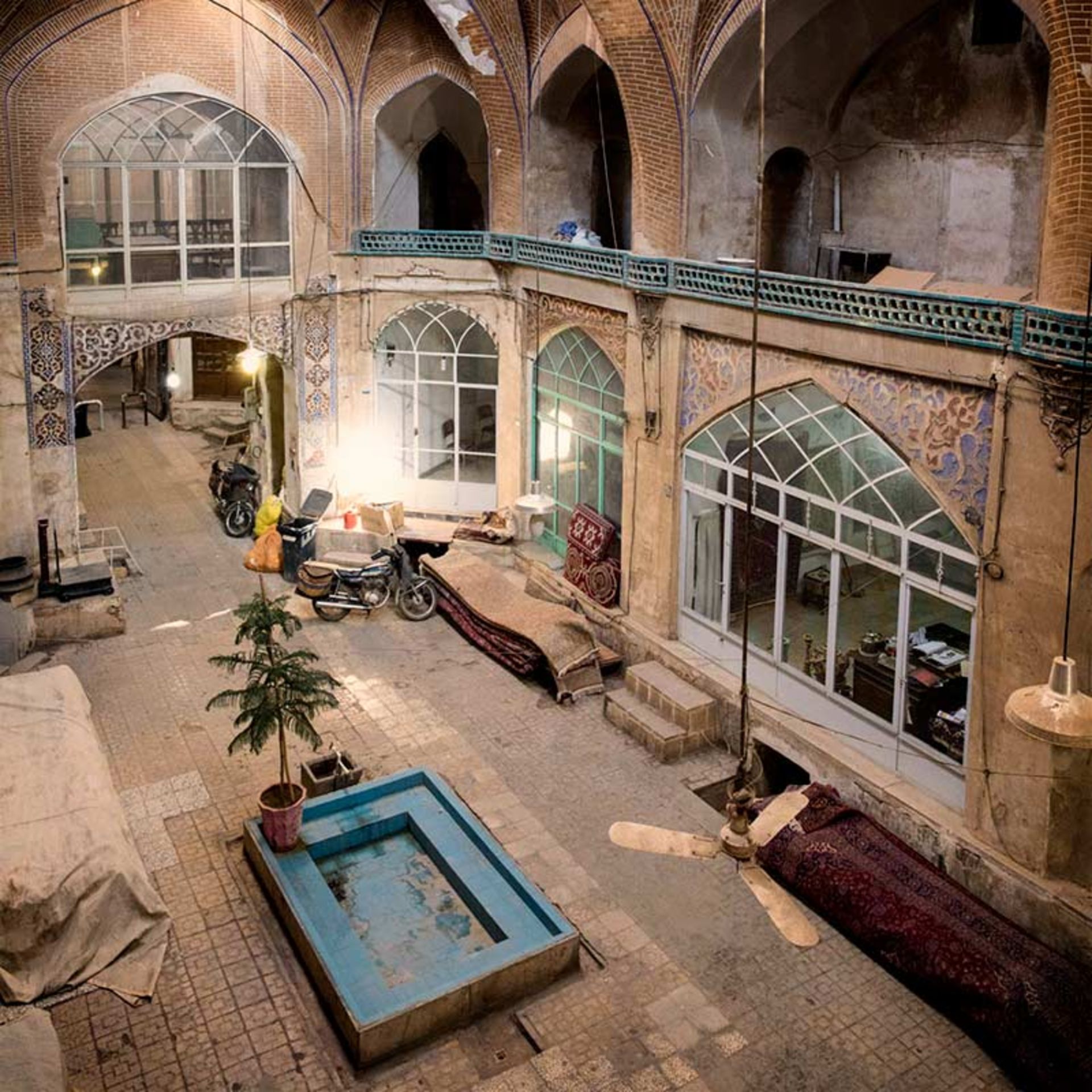 Water pond in the middle of Kashan market