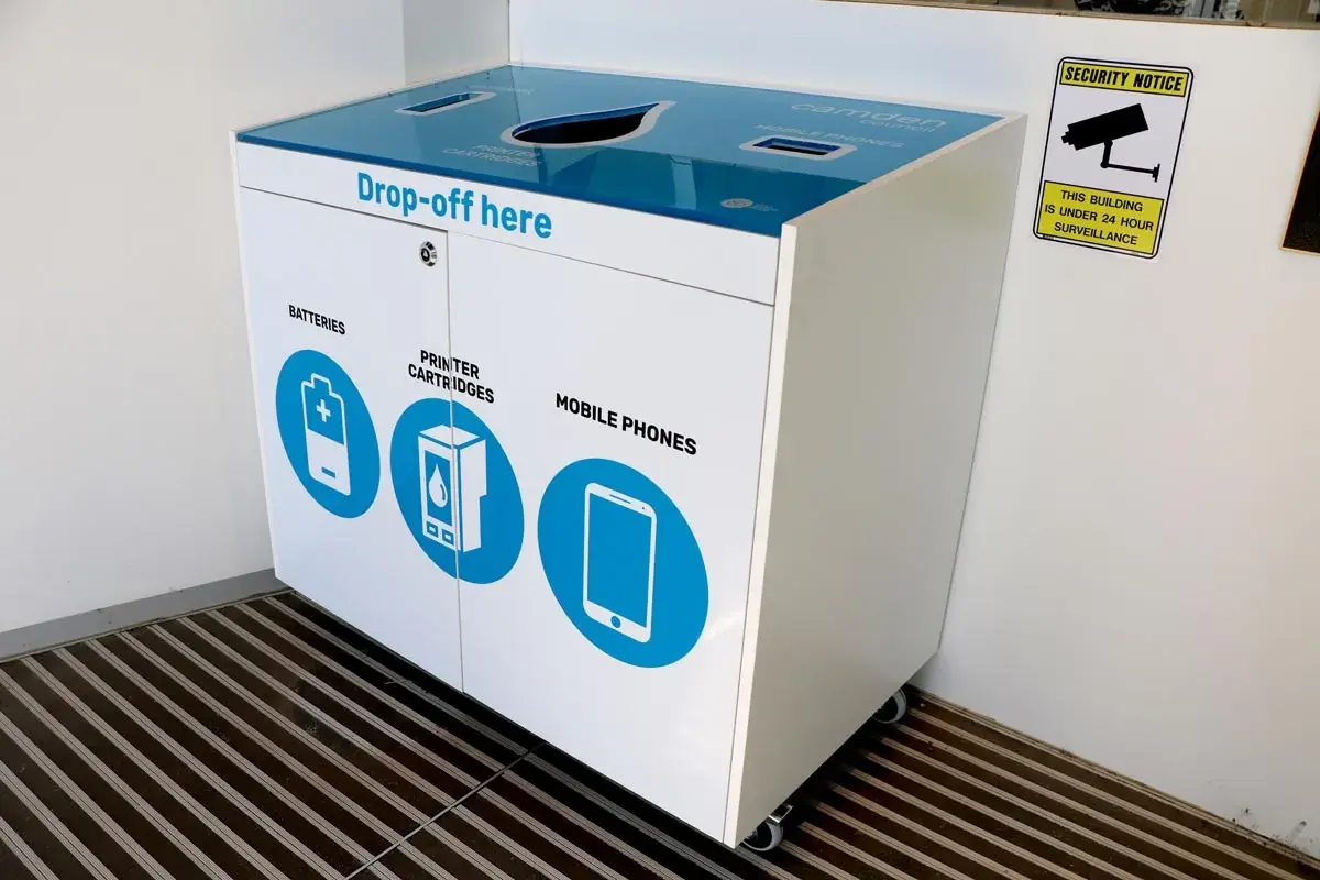 Electronic waste recycling machine