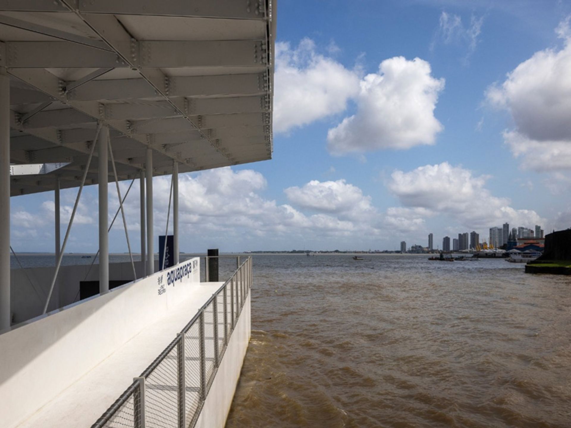 Adapting the Aquaprasa floating field to the tides