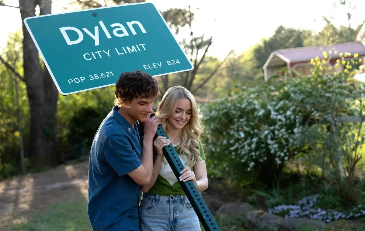 Review of the film Pishmani O Toh