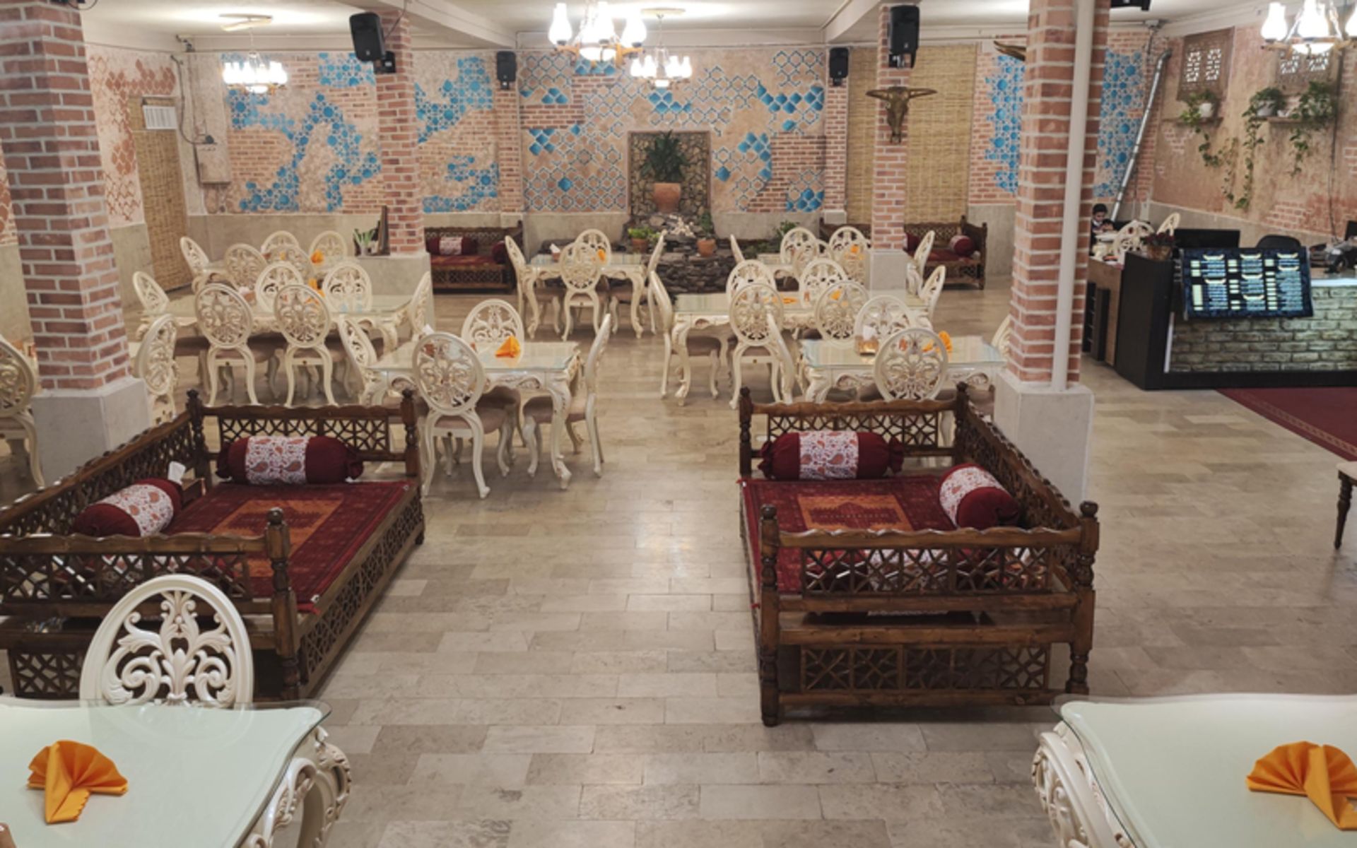 The attractive environment of Mohseni Shahroud restaurant