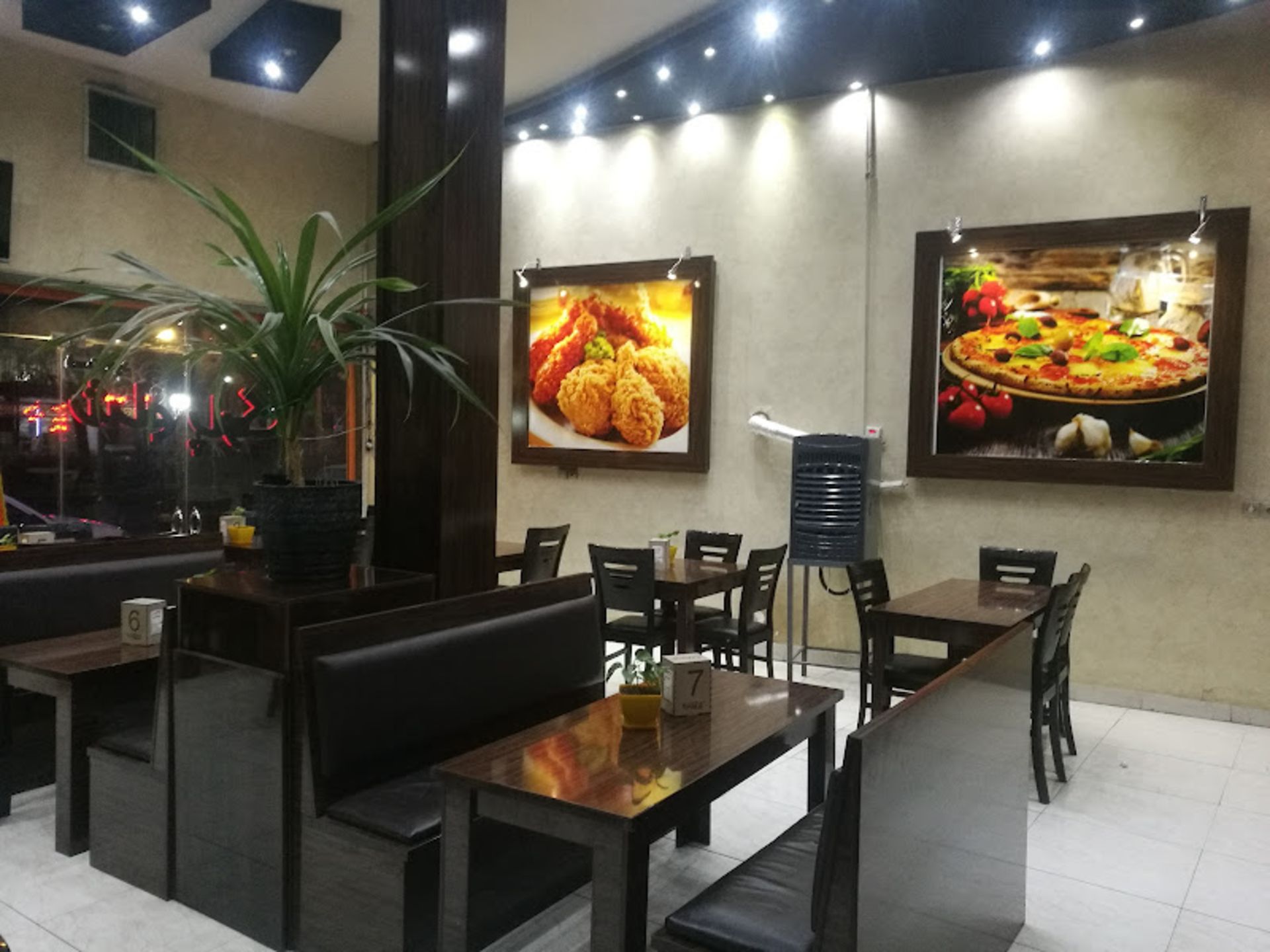 Brown wooden decor of Sham Park Cafe Restaurant