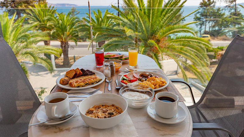 What is the difference between AL and UAL hotels in Antalya, Turkey?