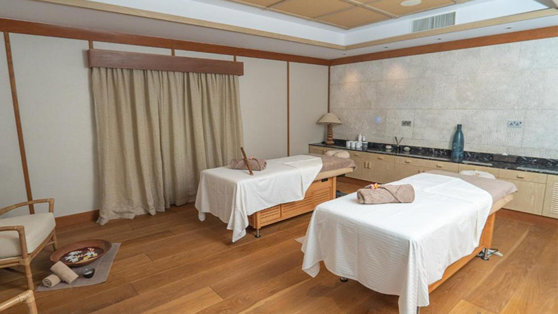 What is the difference between AL and UAL hotels in Antalya, Turkey?