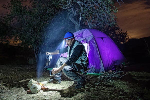 Headlight: one of the essential accessories to lighten the camping gear