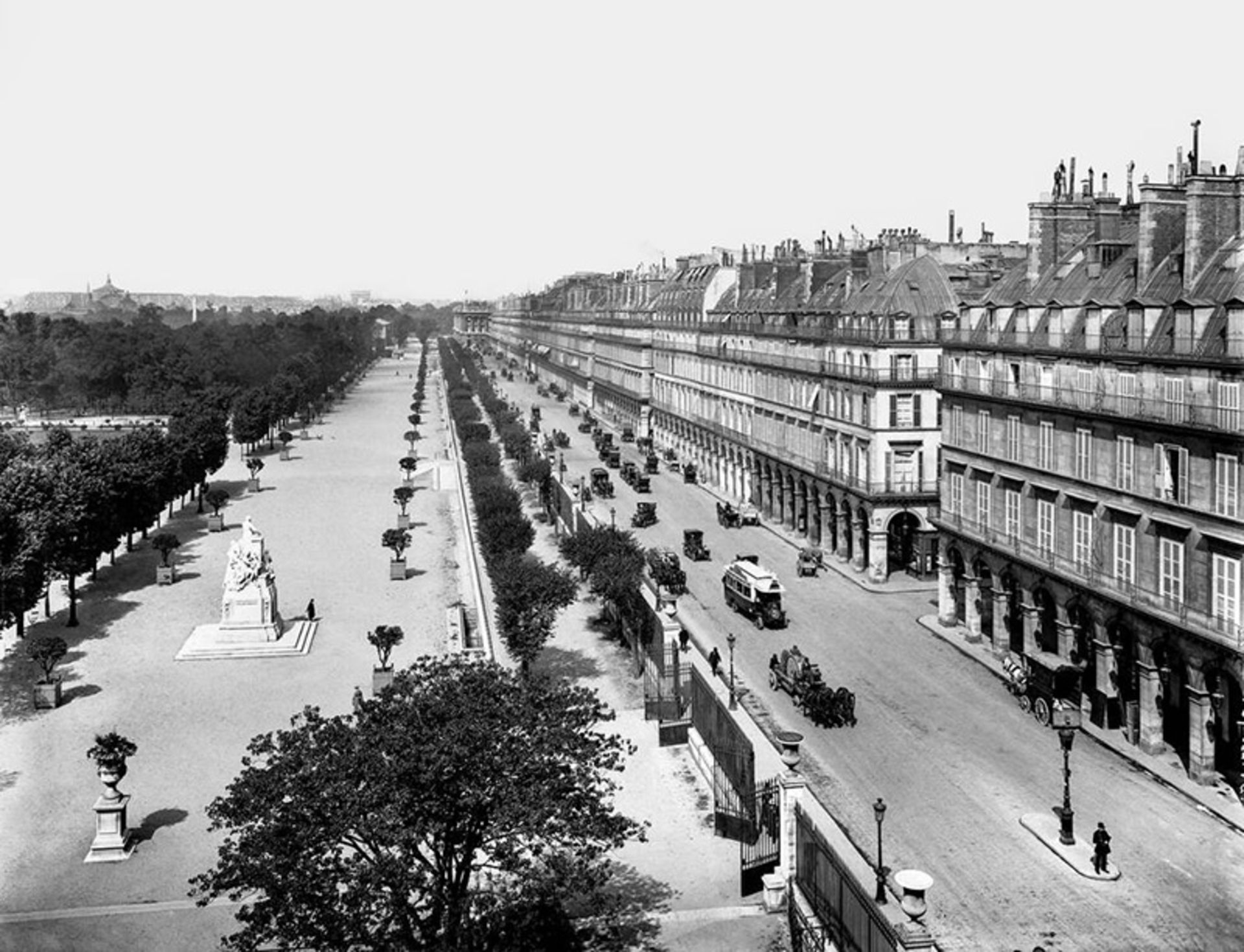 Basic urban apartments on a boulevard