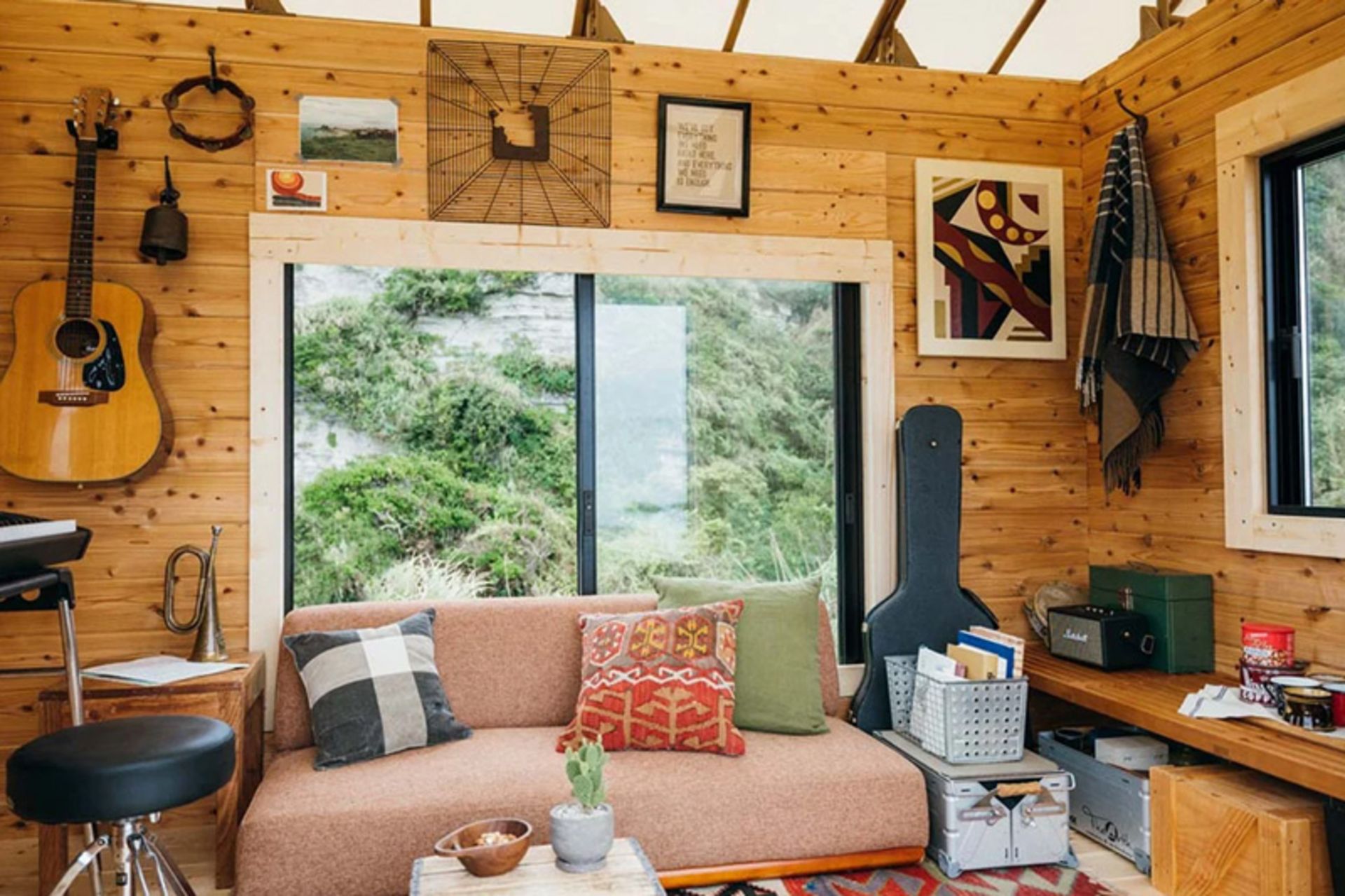 Couch and interior decoration of the mobile hut