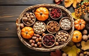 Simple and elegant decoration of Yalda night nuts