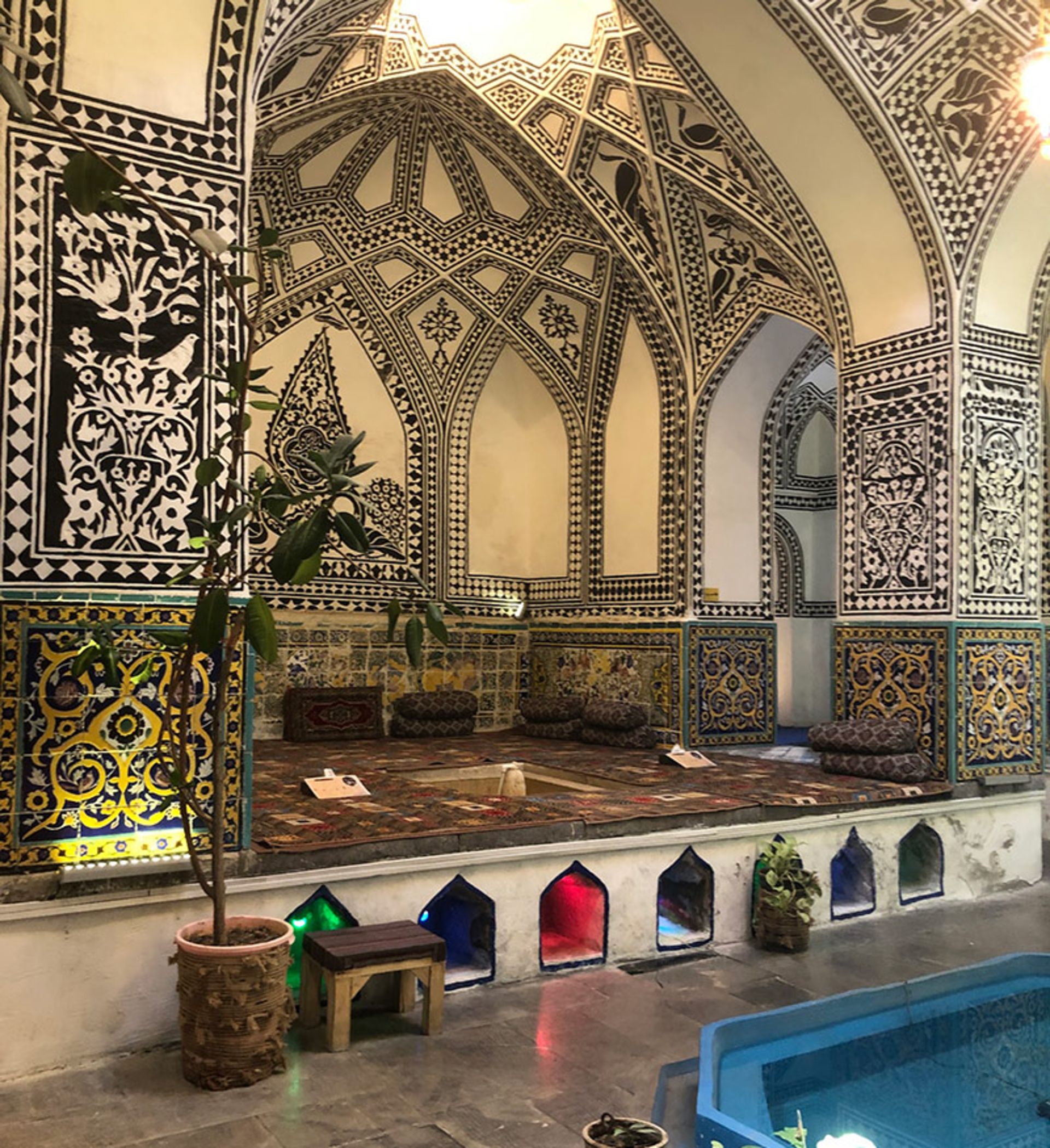 The interior of Khan restaurant and bathhouse in Sanandaj