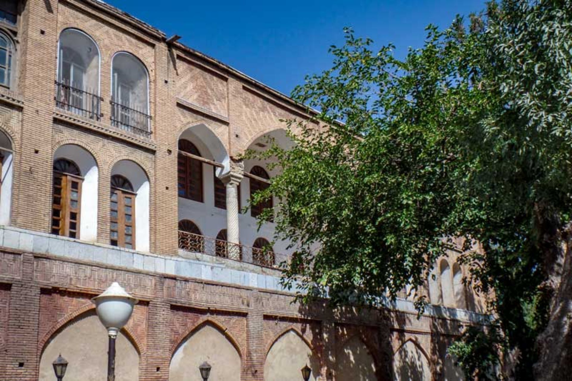 The architecture of Vakil al-Mulk mansion in Sanandaj