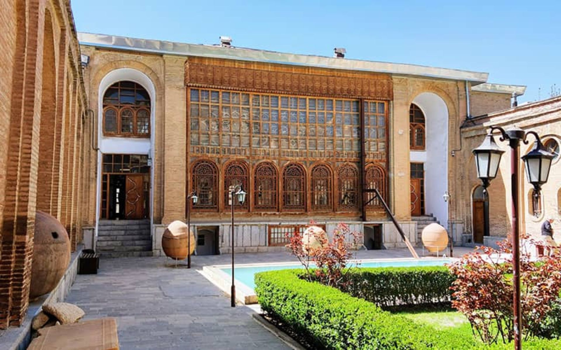 Sanandaj museum courtyard