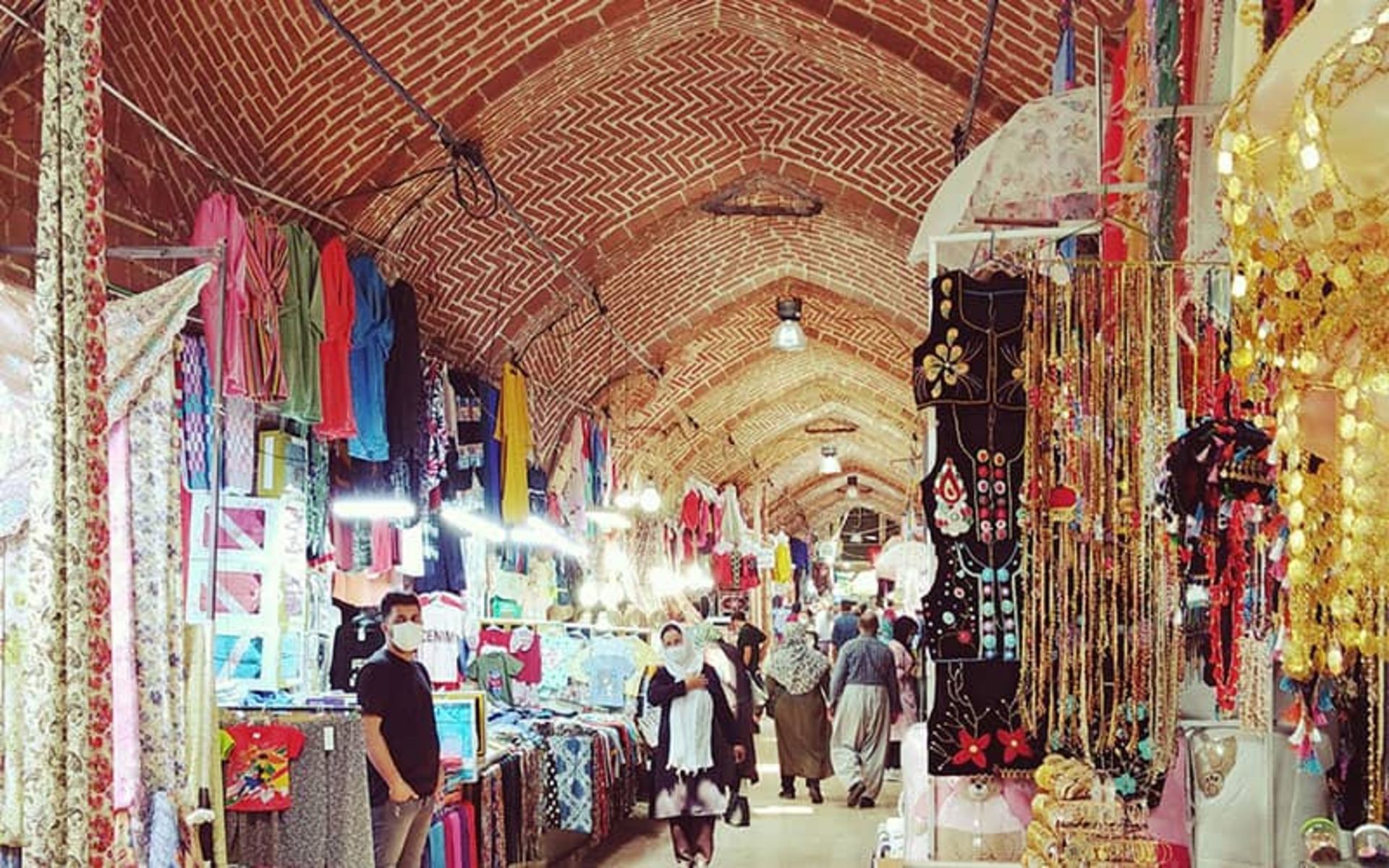 The main and covered row of Sanandaj market