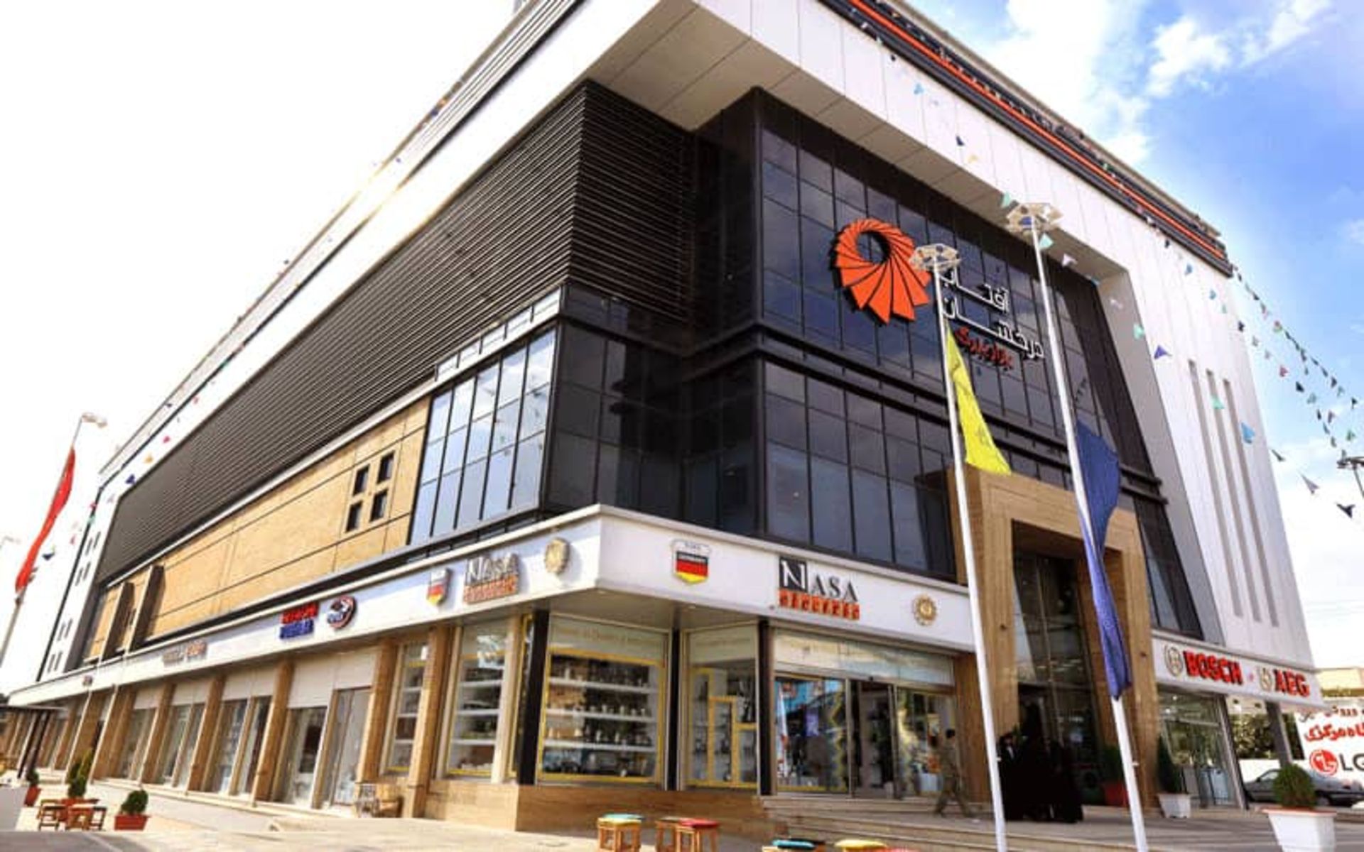 The modern building of Aftab Derakhshan Baneh Passage